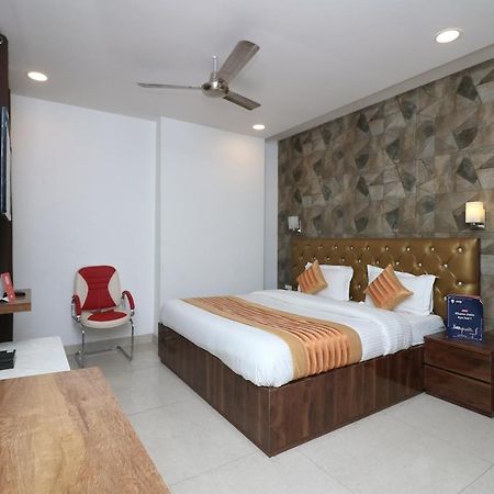 Oyo 9999 Hotel La Wisteria Delhi  Luaran gambar