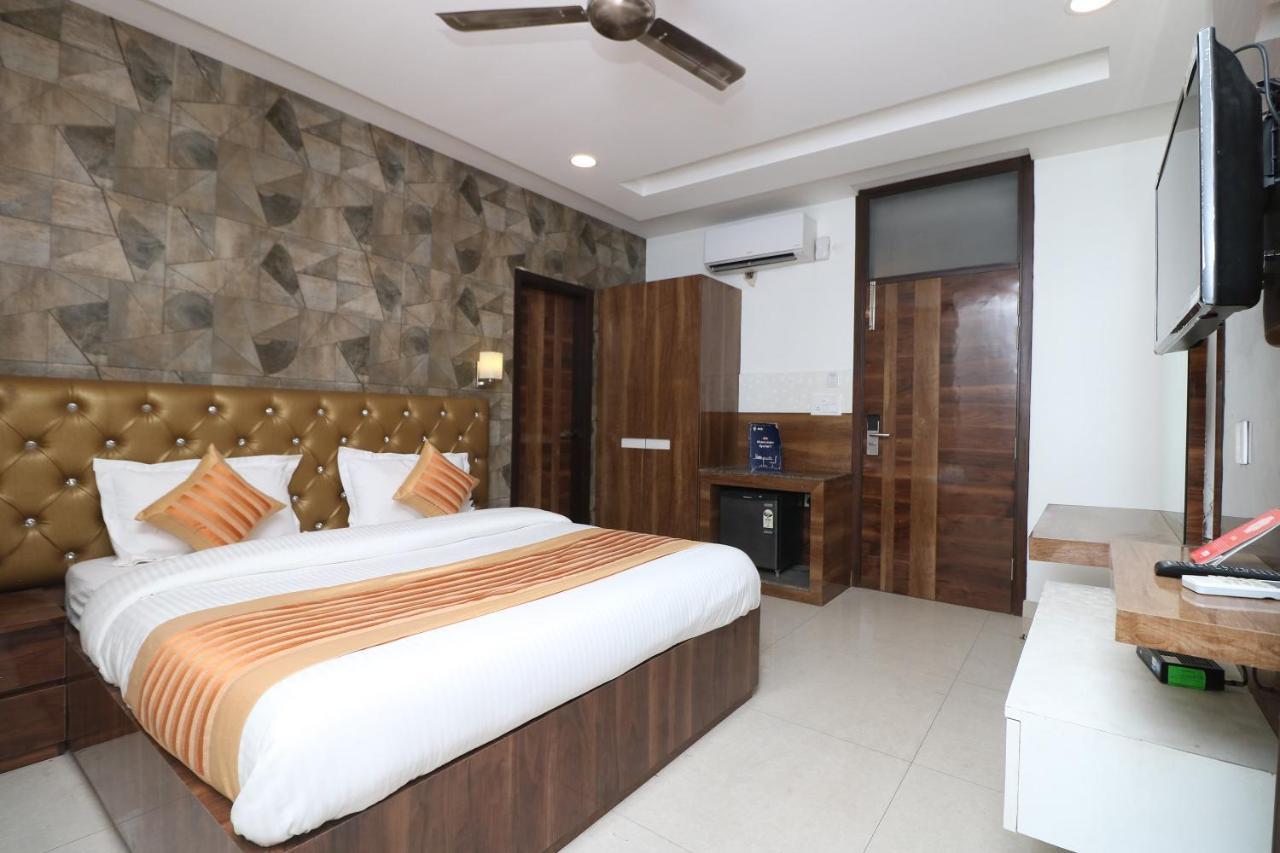 Oyo 9999 Hotel La Wisteria Delhi  Luaran gambar