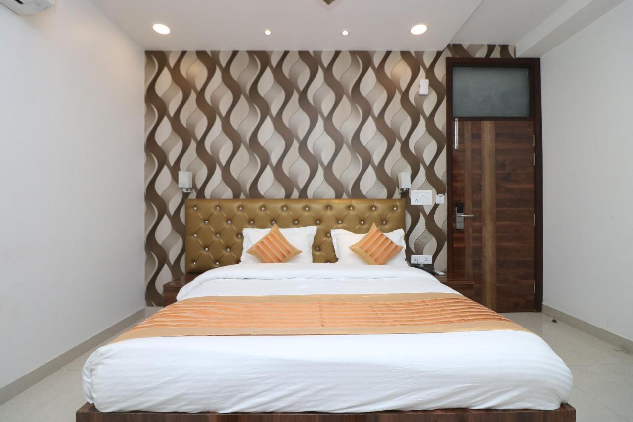 Oyo 9999 Hotel La Wisteria Delhi  Luaran gambar