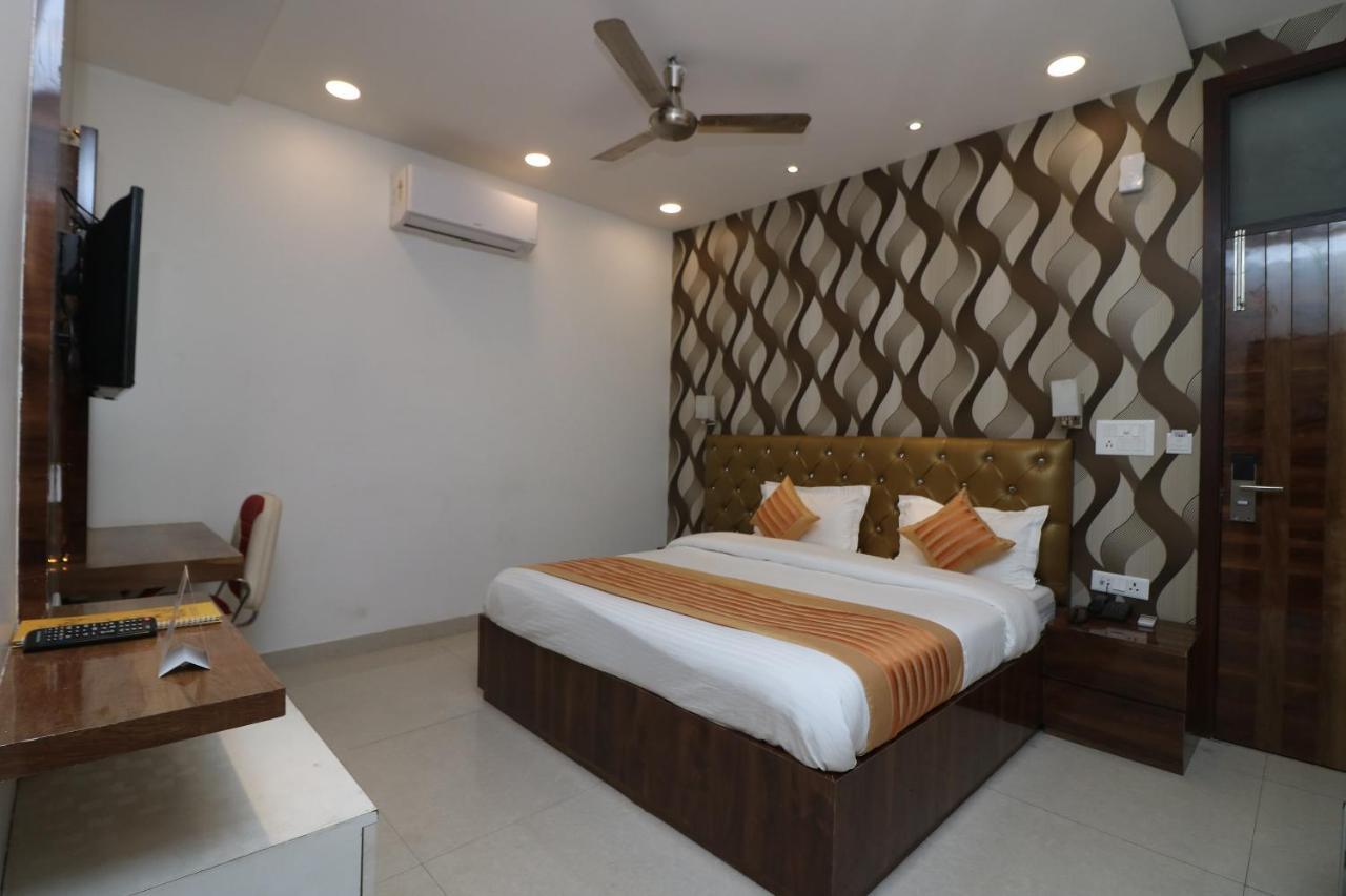 Oyo 9999 Hotel La Wisteria Delhi  Luaran gambar