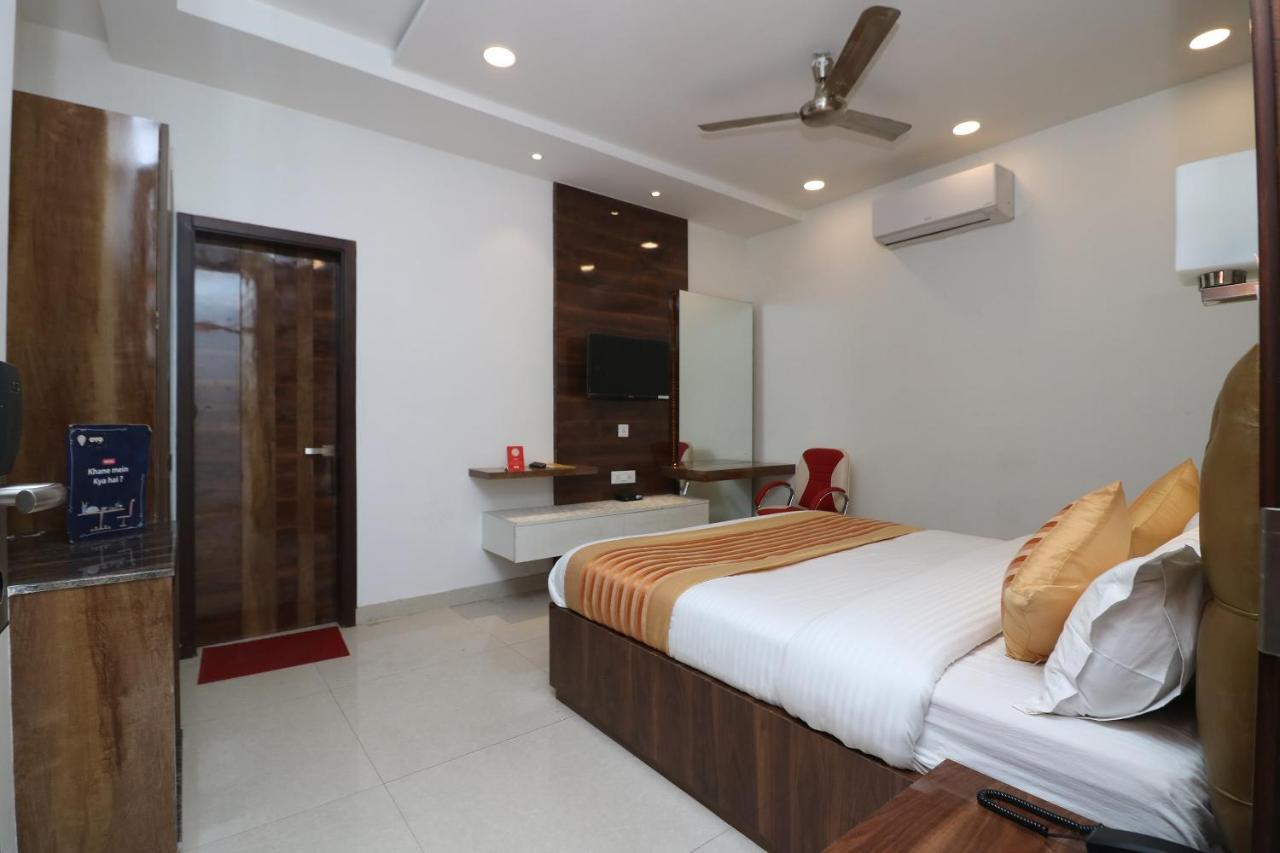 Oyo 9999 Hotel La Wisteria Delhi  Luaran gambar