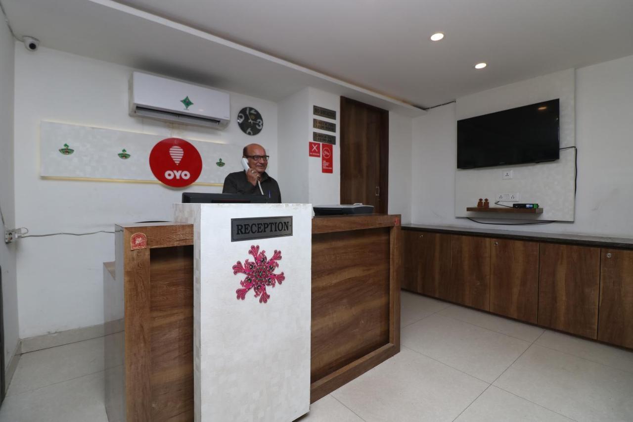 Oyo 9999 Hotel La Wisteria Delhi  Luaran gambar