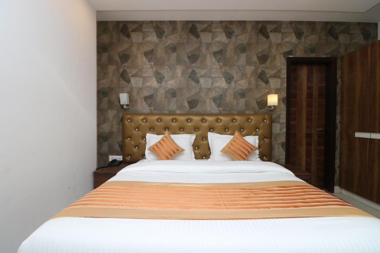 Oyo 9999 Hotel La Wisteria Delhi  Luaran gambar