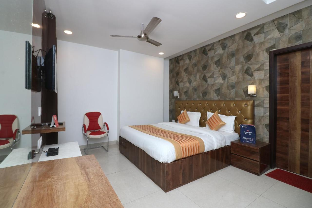 Oyo 9999 Hotel La Wisteria Delhi  Luaran gambar